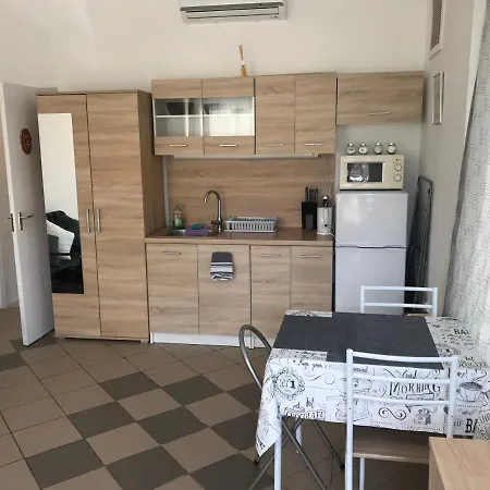 Lucky Apartmanhaz Balatonlelle Exterior photo